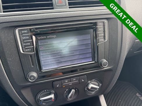 Used 2017 Volkswagen Jetta SE image 21