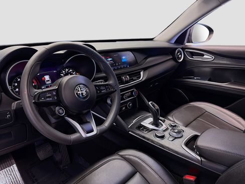Used 2020 Alfa Romeo Stelvio image 7