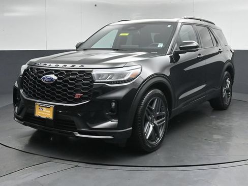 Certified 2025 Ford Explorer ST AWD/4WD image 3