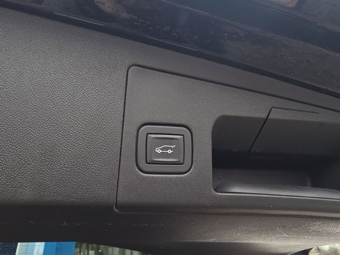 Used 2025 Cadillac XT5 Premium Luxury image 44