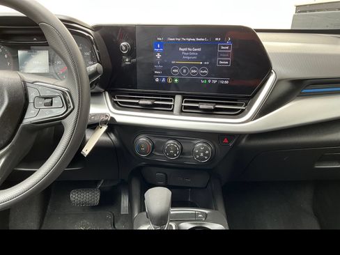 Used 2026 Chevrolet Trax LS FWD image 4