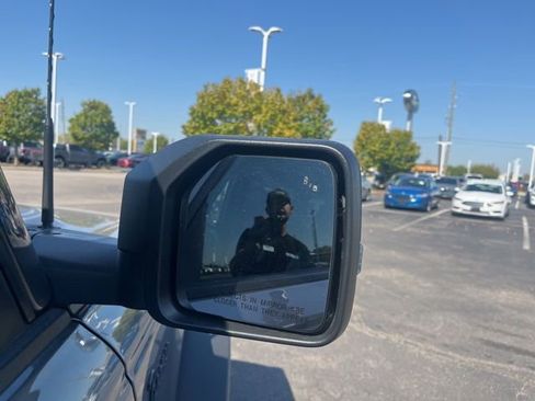 Used 2024 Ford Bronco Wildtrak image 7