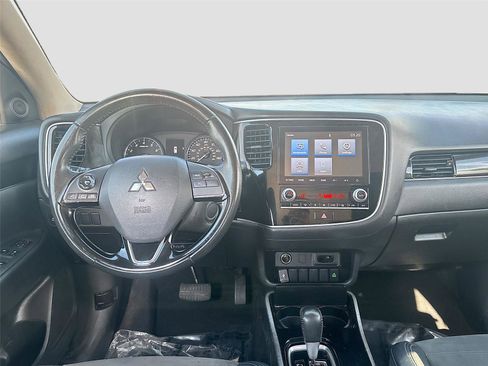 Used 2020 Mitsubishi Outlander SE image 23