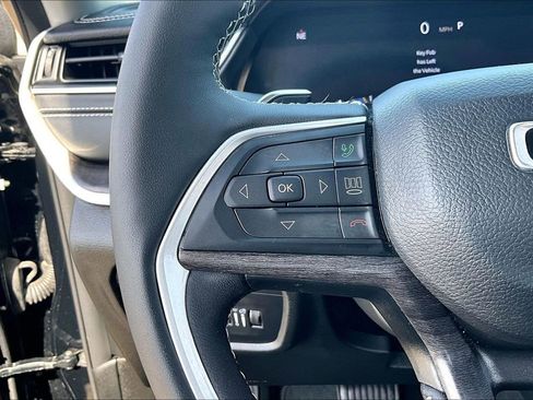 Used 2023 Jeep Grand Cherokee Limited w/ Black Appearance Package image 18