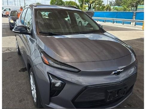 Used 2023 Chevrolet Bolt EUV LT w/ Driver Confidence Package FWD image 2