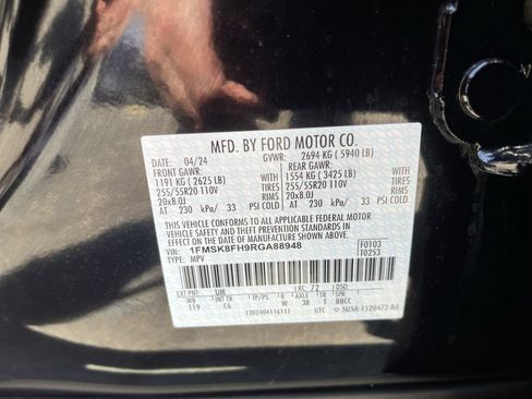 Used 2024 Ford Explorer Limited w/ Equipment Group 301A AWD/4WD image 33
