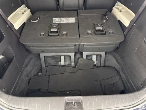 Used 2023 Kia Carnival LX FWD image 32