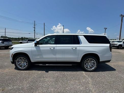 New 2025 Chevrolet Suburban Premier w/ Sun And Tow Package RWD image 19