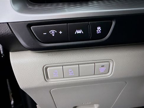 Used 2023 Kia Carnival LX FWD image 42