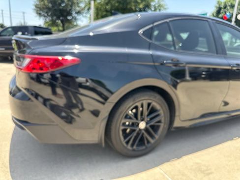 Used 2025 Toyota Camry SE w/ Convenience Package FWD image 12