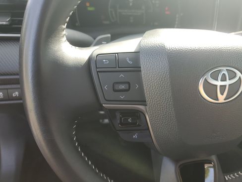 Used 2025 Toyota Camry SE FWD image 16