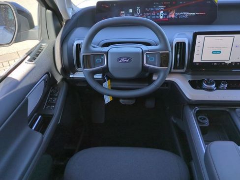 New 2025 Ford Expedition Active image 16