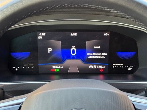 Certified 2022 Volkswagen Tiguan SE R-Line image 44