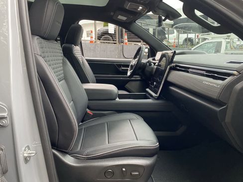 Used 2025 GMC Sierra EV Denali AWD/4WD image 18
