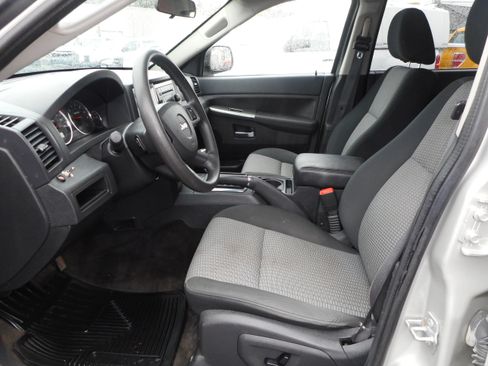 Used 2009 Jeep Grand Cherokee Laredo AWD/4WD image 12