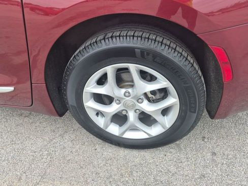 Used 2020 Chrysler Pacifica Limited w/ Advanced Safetytec Group FWD image 12