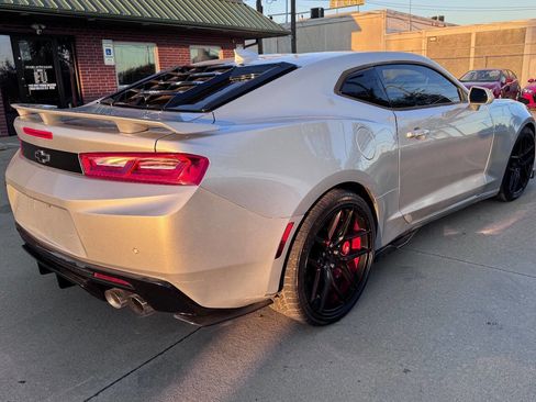 Used 2017 Chevrolet Camaro SS RWD image 8
