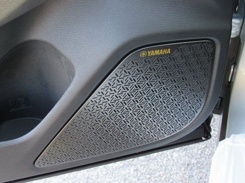 New 2025 Mitsubishi Outlander SE image 13