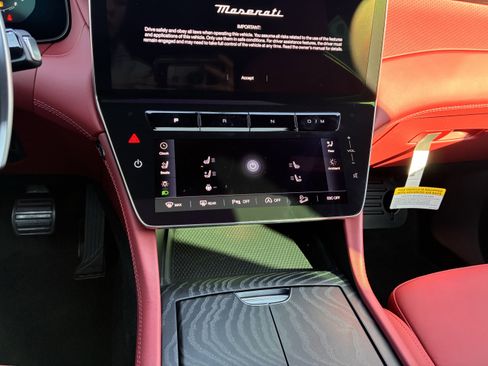 New 2025 Maserati Grecale GT image 21