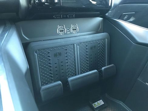 New 2025 RAM 2500 Laramie AWD/4WD image 32