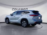 Used 2020 Toyota Highlander XLE image 3
