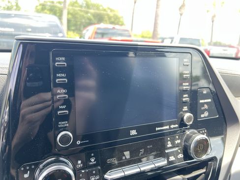 Used 2020 Toyota Highlander Limited AWD/4WD image 23
