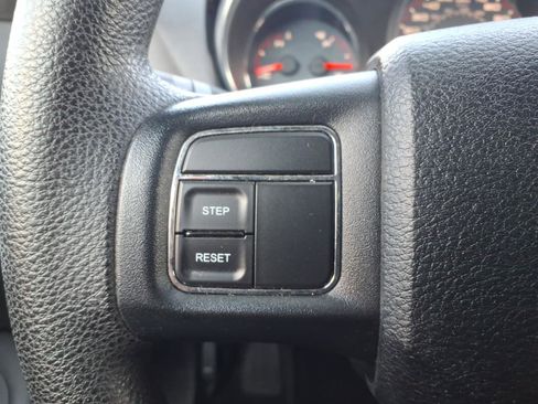 Used 2014 Dodge Avenger SE FWD image 16