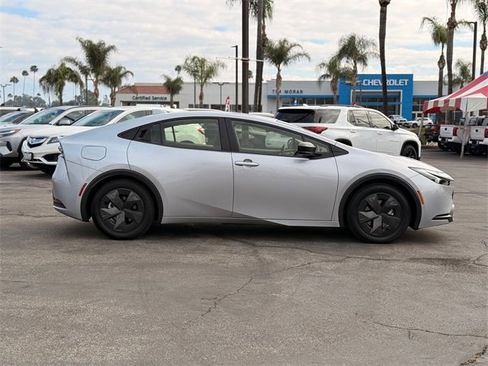 Used 2025 Toyota Prius Plug-In Hybrid image 4