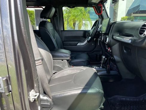 Used 2017 Jeep Wrangler Unlimited Rubicon image 20