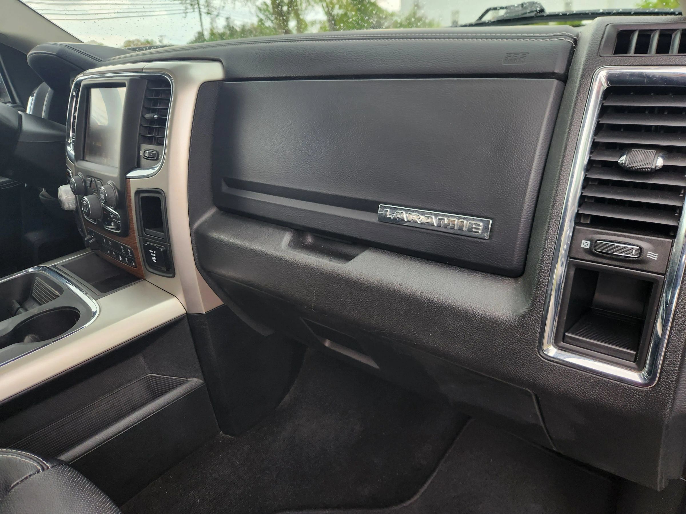 Used 2017 RAM 1500 Laramie w/ Convenience Group AWD/4WD image 38