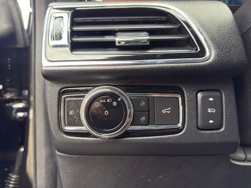 Used 2019 Lincoln Navigator Reserve image 16