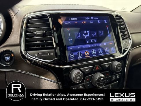 Used 2019 Jeep Grand Cherokee Overland AWD/4WD image 9