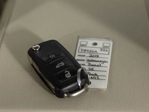 Used 2018 Volkswagen Passat 2.0T SE image 37