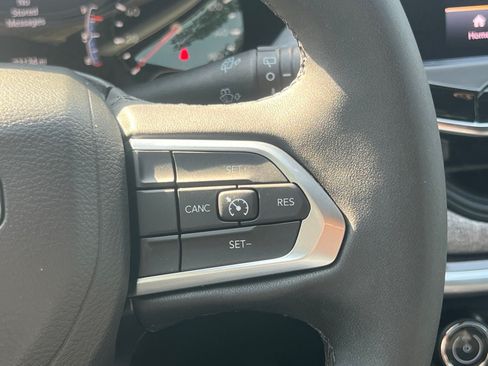 Used 2023 Jeep Compass Latitude AWD/4WD image 45