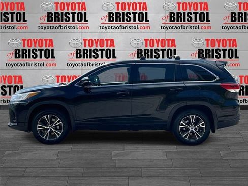 Used 2018 Toyota Highlander Plus AWD/4WD image 6