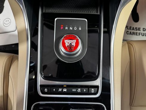 Used 2018 Jaguar XF Premium RWD image 22