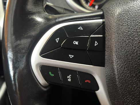 Used 2018 Jeep Cherokee Latitude Plus w/ Cold Weather Group AWD/4WD image 22