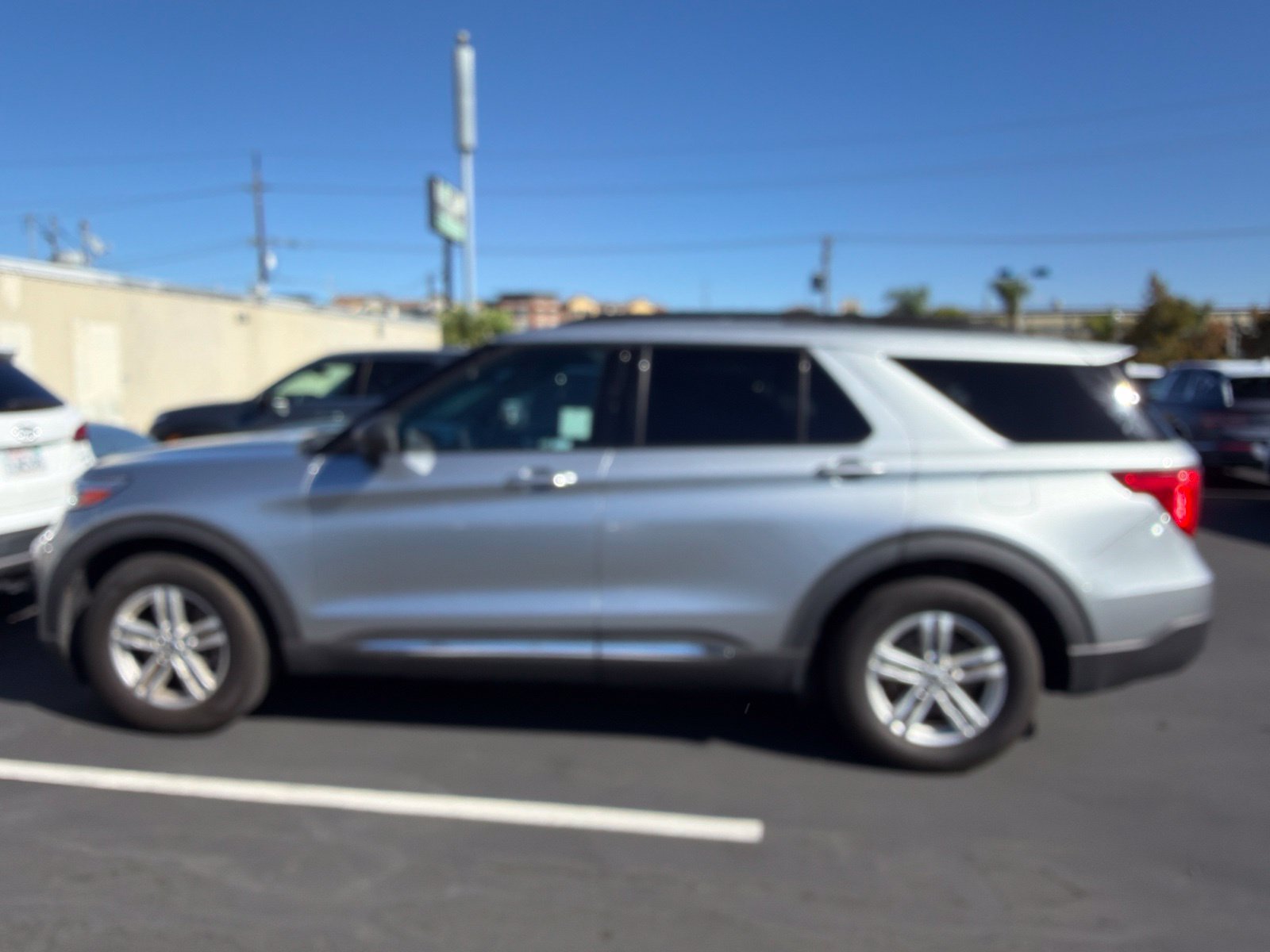 Used 2020 Ford Explorer XLT w/ Equipment Group 202A RWD image 3