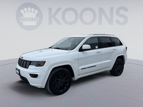 Used 2022 Jeep Grand Cherokee Laredo X image 1
