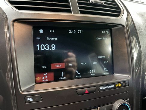 Used 2018 Ford Explorer XLT w/ Equipment Group 202A AWD/4WD image 18