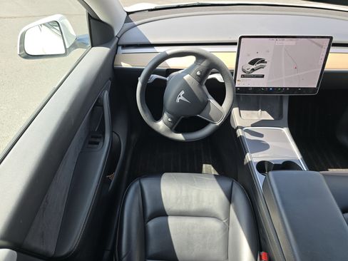 Used 2021 Tesla Model Y Long Range image 25