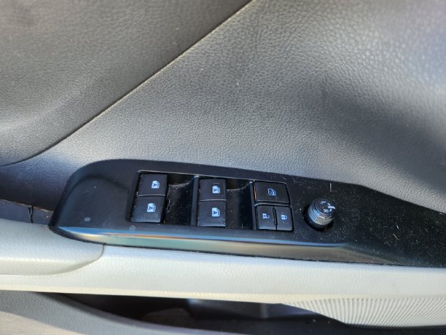 Used 2018 Toyota Camry LE w/ Convenience Package FWD image 24