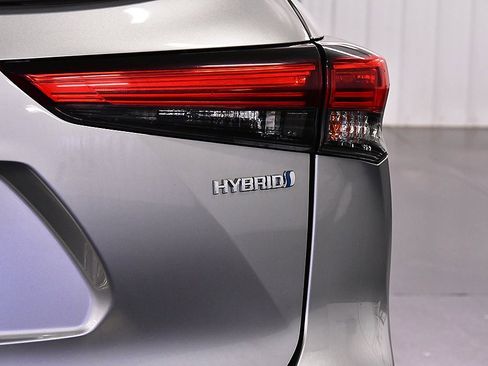 Used 2022 Toyota Highlander Platinum image 12