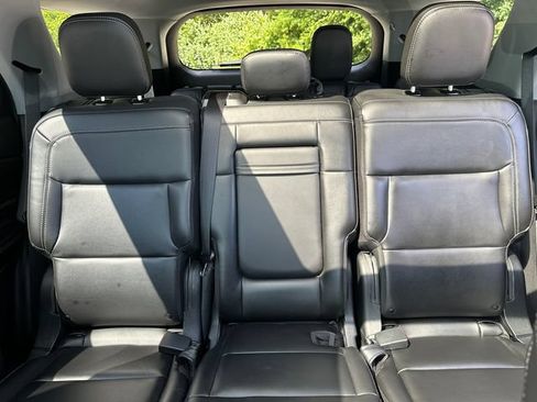 Used 2022 Ford Explorer XLT w/ Equipment Group 202A AWD/4WD image 42
