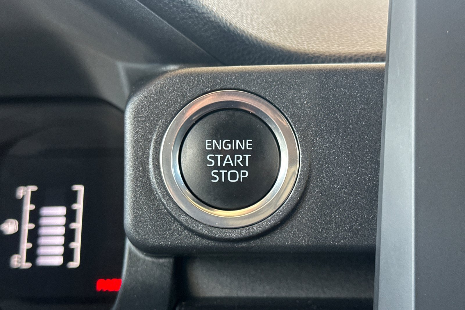 Certified 2025 Toyota 4Runner SR5 AWD/4WD image 26