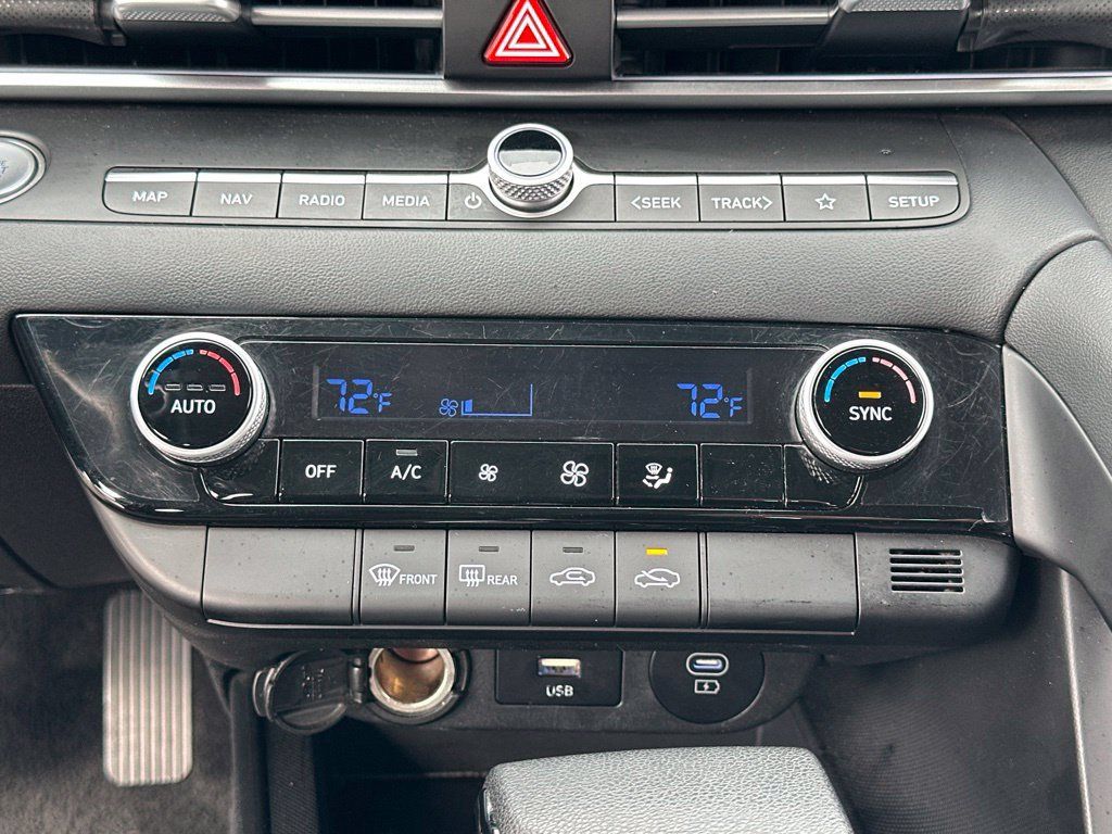 Used 2024 Hyundai Elantra SEL FWD image 43