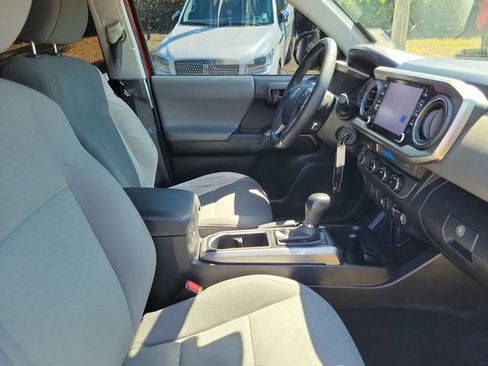 Used 2021 Toyota Tacoma SR5 AWD/4WD image 32