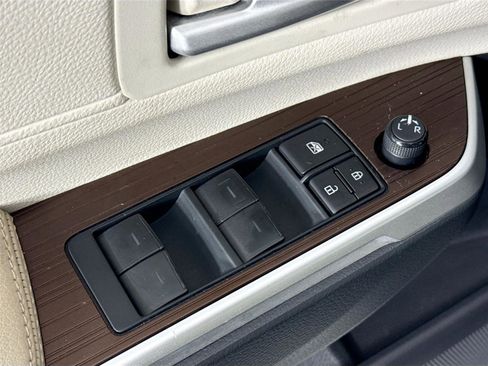 Certified 2023 Toyota Sienna XLE image 28