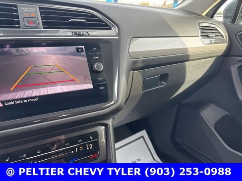 Used 2022 Volkswagen Tiguan SE w/ Panoramic Sunroof Package image 16