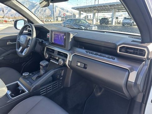Used 2025 Toyota Tacoma TRD Off-Road image 24